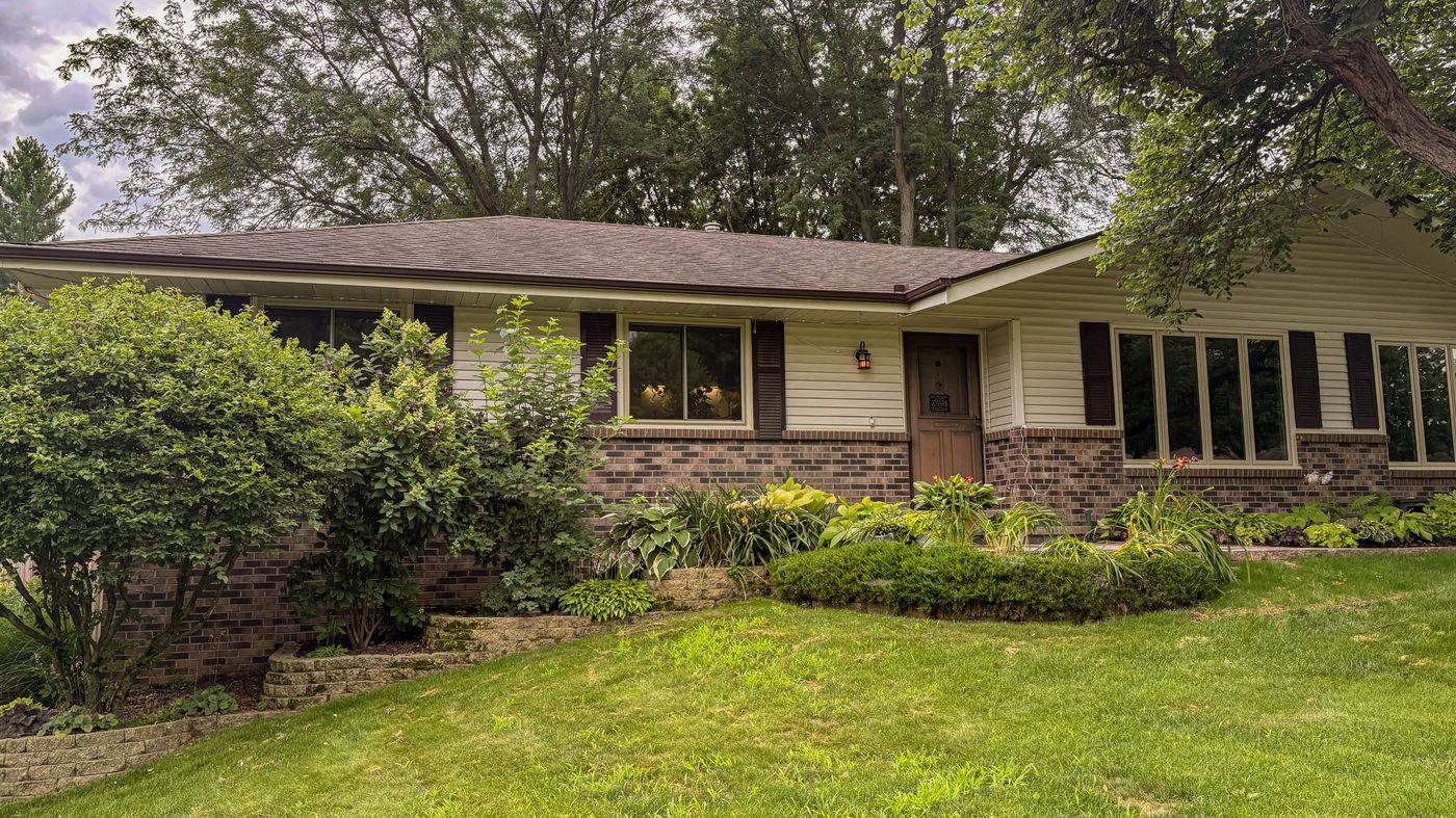 Manicured lawn and landscaped property, Cherry Valley IL — Andy's Professional Landscaping